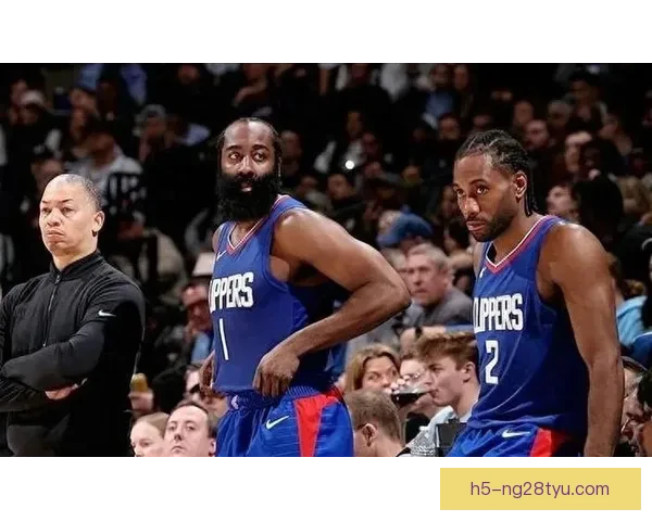 小卡复出二十四分快船险胜湖人